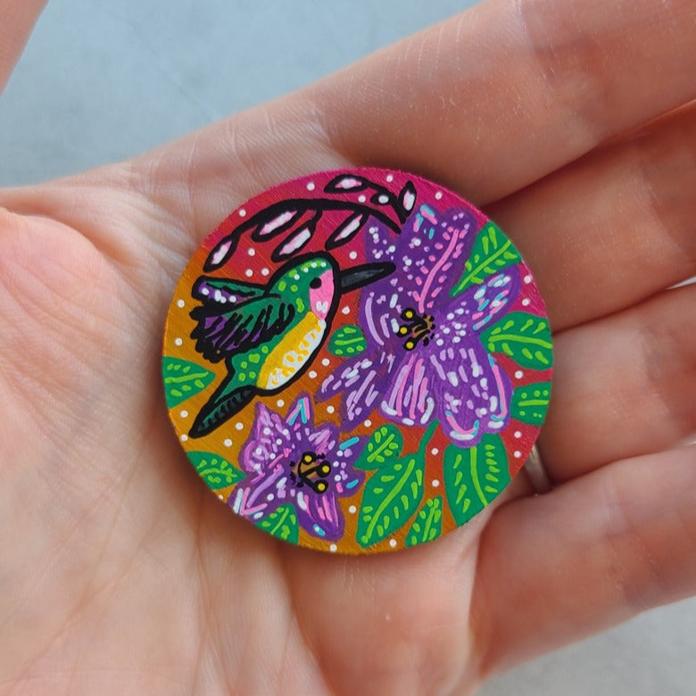 illustration of hummingbird on large needle minder